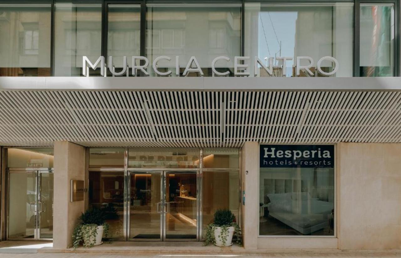 Entrada del hotel Hesperia Murcia Centro